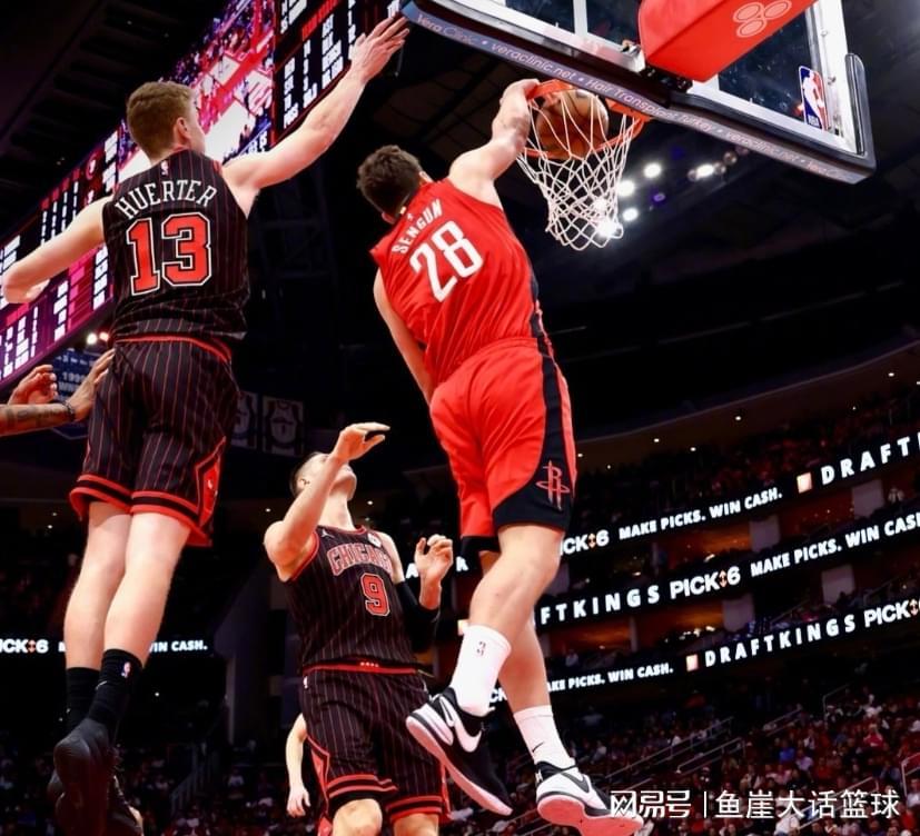 开云官方网站-火箭赢球仍存隐患，杜兰特无可挑剔！阿门两点该夸，申京做好一事
