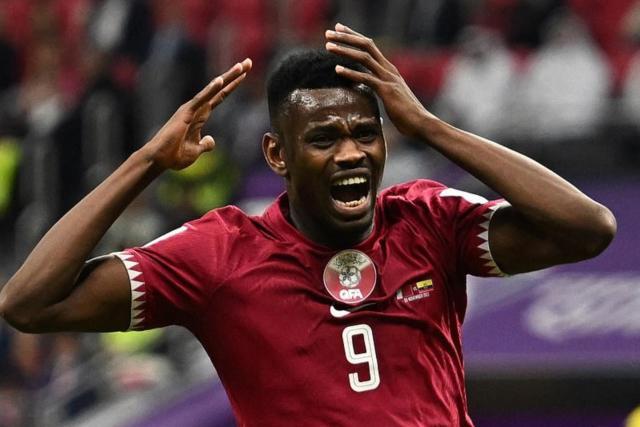 开云官方网站-卡塔尔踢出国足既视感，东道主为什么这么怂？