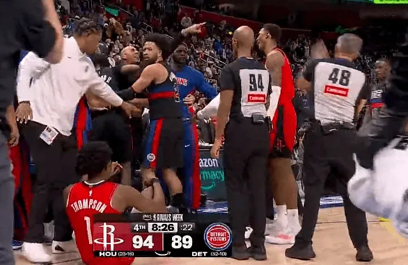 开云官方网站-霍兰德阿门倒地拼抢球，史密斯喷垃圾话被吹技术犯规